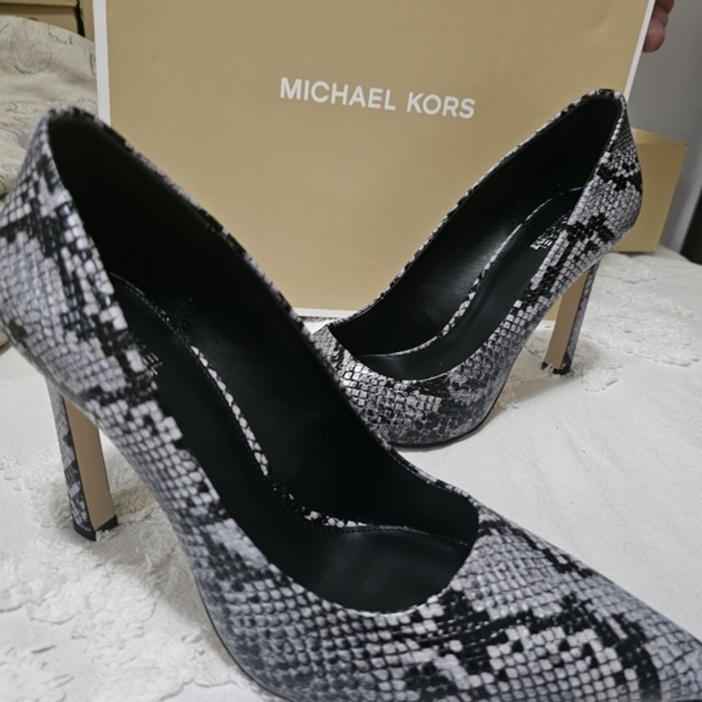 🆕 Michael Kors Amara Serpent Leather Heels. 9.5. NWT in Box! 💥